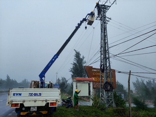 Hơn 1,25 triệu khách hàng miền Trung – Tây Nguyên được cấp điện trở lại sau bão Noru - Ảnh 1.