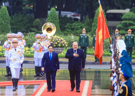 Thủ tướng Phạm Minh Chính đón Thủ tướng Cuba lần đầu thăm chính thức Việt Nam - Ảnh 10.