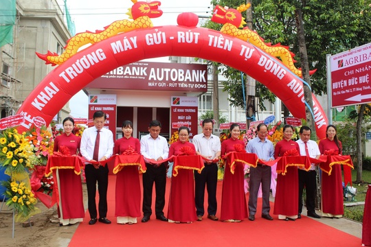 Agribank khai trương CDM đầu tiên tại huyện biên giới Đức Huệ - Ảnh 1.