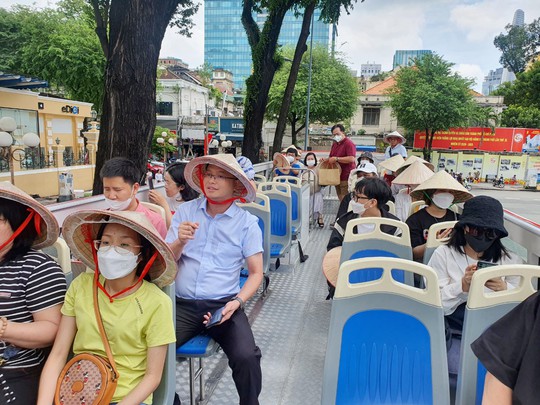Dịp 2-9: Chật kín khách du lịch đi city tour, điểm vui chơi ở TP HCM - Ảnh 5.