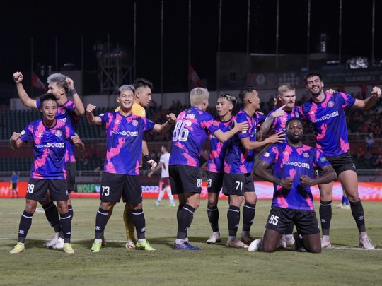 Thua trận derby, CLB TP HCM đứng cuối bảng V-League 2022 - Ảnh 4.