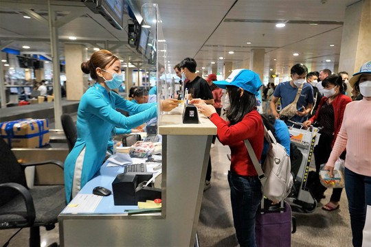 Cận cảnh người lao động được về quê đón Tết trên chuyến bay miễn phí - Ảnh 1.