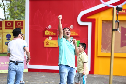 MC Quyền Linh nhận giải Nghệ sĩ vì cộng đồng năm 2022 - Ảnh 1.