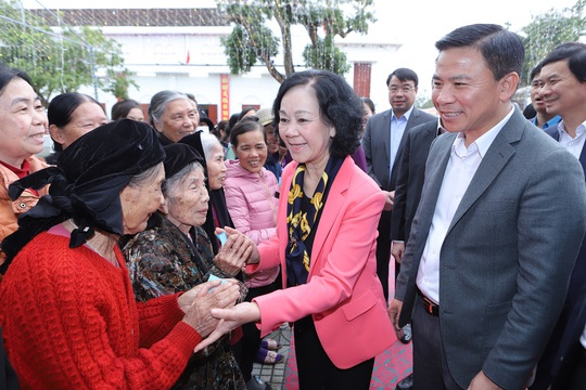 Trưởng Ban Tổ chức Trung ương Trương Thị Mai thăm, tặng quà Tết tại Thanh Hóa - Ảnh 3.