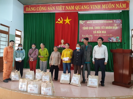 Thủy điện Đồng Nai chung tay đón Tết cùng các gia đình khó khăn - Ảnh 3.