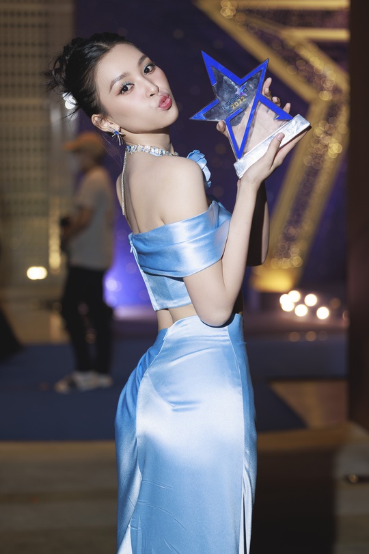 Hoa hậu Tiểu Vy trở thành Mỹ nhân của năm 2022 - Ảnh 6.