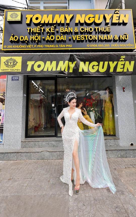Hoa hậu Lý Kim Ngân diện váy quyến rũ mừng NTK Tommy Nguyễn khai trương - Ảnh 3.