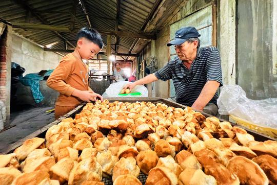 Làng bánh thuẩn đỏ lửa những ngày cận Tết - Ảnh 7.