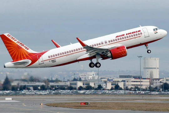 Ấn Độ xử hãng bay để “đại gia” tiểu lên người nữ hành khách - Ảnh 1.