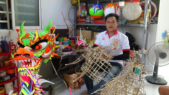 Nghệ nhân trẻ đam mê chế tác lân sư rồng để xuất khẩu - Ảnh 4.