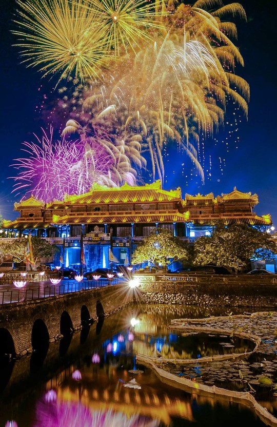 Đại nội Huế nhộn nhịp du khách sáng mùng 1 Tết - Ảnh 16.