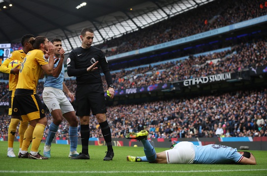 Haaland lập siêu hat-trick, Man City bám sát ngôi đầu Ngoại hạng Anh - Ảnh 1.