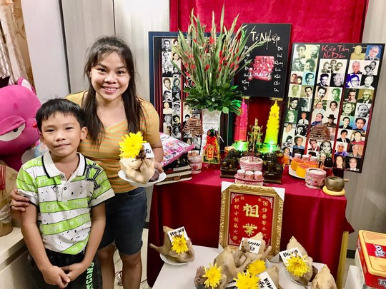 Tục lệ cúng gà ra mắt Tổ Sân khấu mùng 3 Tết - Ảnh 2.