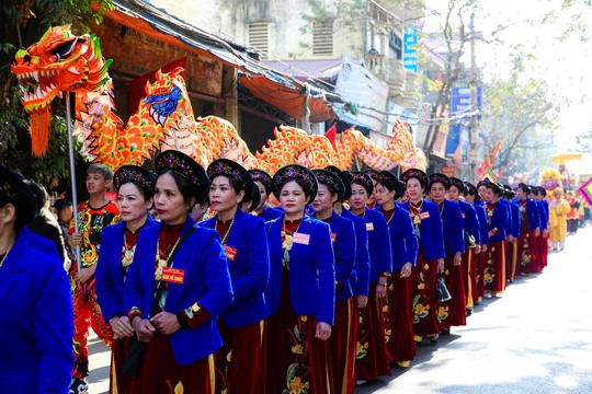 Người dân tưng bừng tham gia lễ hội rước pháo khổng lồ ở làng Đồng Kỵ - Ảnh 14.