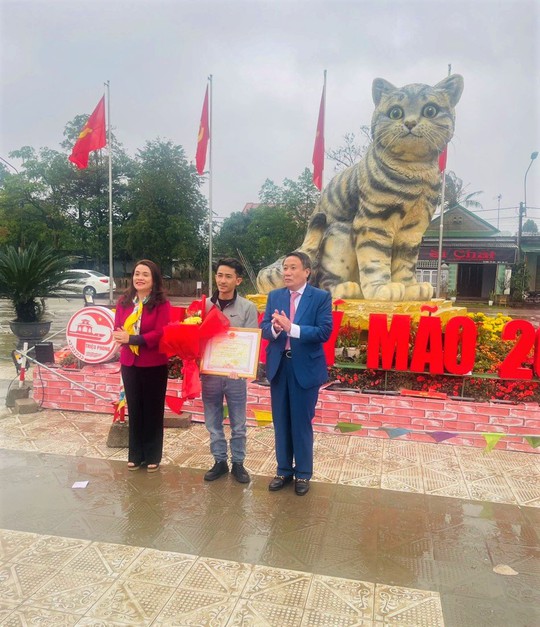 Khen thưởng chủ nhân linh vật mèo nhận mưa lời khen ở Quảng Trị - Ảnh 2.