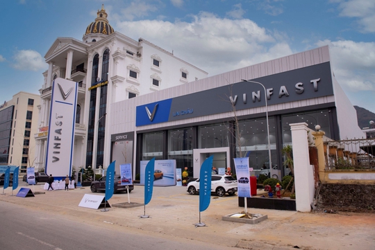 VinFast khai trương showroom 3S đầu tiên tại Lai Châu - Ảnh 1.