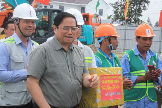 Thủ tướng kiểm tra, đôn đốc dự án cao tốc qua 5 tỉnh, thành ĐBSCL - Ảnh 3.