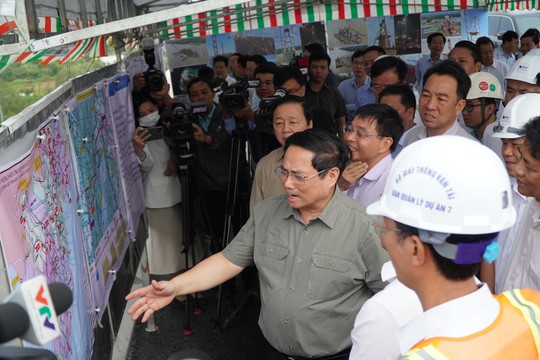 Thủ tướng kiểm tra dự án cầu Mỹ Thuận 2 - Ảnh 1.