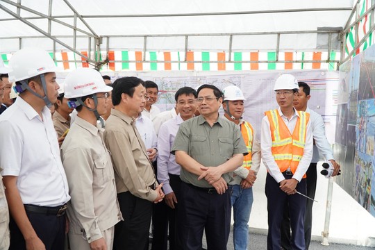 Thủ tướng kiểm tra dự án cầu Mỹ Thuận 2 - Ảnh 2.