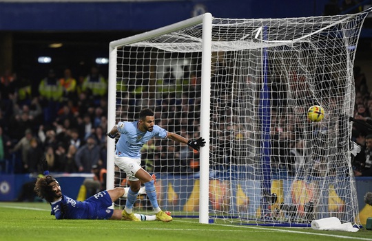 Chelsea thất trận sân nhà, Man City ung dung chạy đua ngôi đầu Ngoại hạng Anh - Ảnh 5.