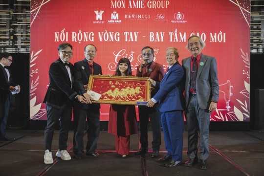 Dàn Sao Việt khoe sắc trong đại tiệc Year And Party của thương hiệu Suit Mon Amie - Ảnh 11.