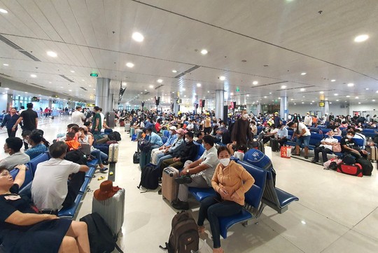 Sân bay Tân Sơn Nhất thêm giải pháp ứng phó cao điểm dịp Tết - Ảnh 1.
