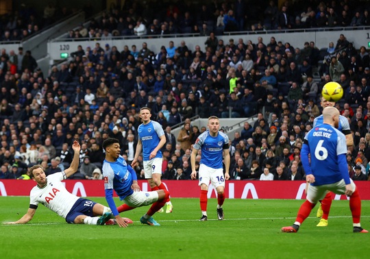 Liverpool sẩy chân, các đại gia Ngoại hạng thất bại FA Cup - Ảnh 2.