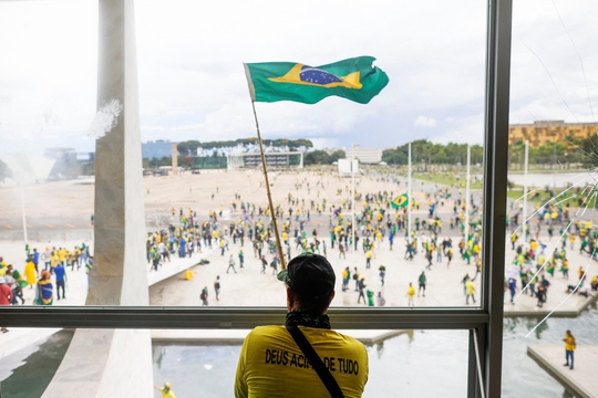 Cảnh sát quét sạch người biểu tình, bắt 400 kẻ bạo loạn ở Brazil - Ảnh 3.
