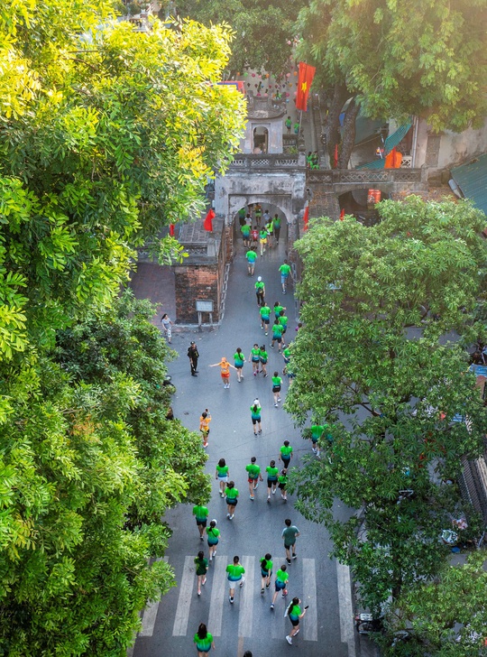 VPBank Hanoi International Marathon 2023 - cung đường chạy giữa mùa thu Hà Nội - Ảnh 2.