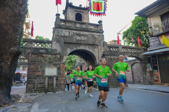 VPBank Hanoi International Marathon 2023 - cung đường chạy giữa mùa thu Hà Nội - Ảnh 5.