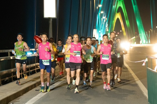 VPBank Hanoi International Marathon 2023 - cung đường chạy giữa mùa thu Hà Nội - Ảnh 7.
