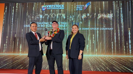 TH true MILK nhận giải thưởng Trang trại chăn nuôi bò sữa tốt nhất Việt Nam - Ảnh 3.