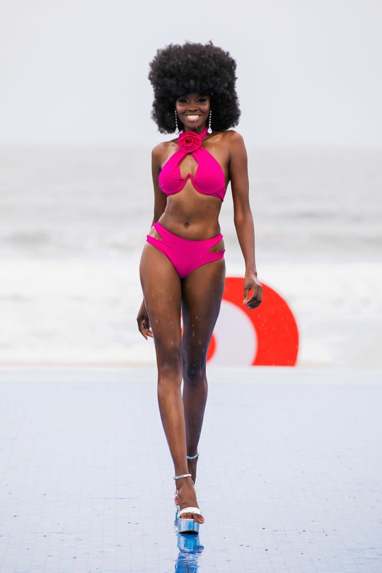 Muôn kiểu sắc thái thí sinh Hoa hậu Hòa bình quốc tế 2023 trong trang phục bikini - Ảnh 11.