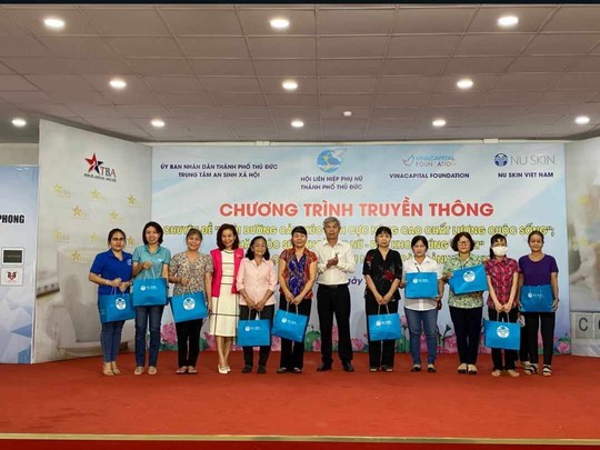 Nu Skin Việt Nam trao tặng sản phẩm chăm sóc sức khỏe - Ảnh 1.