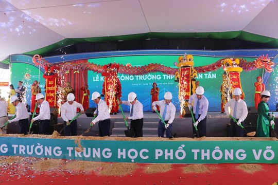 Long An: Đầu tư nguồn lực cho giáo dục đáp ứng công nghiệp hóa - Ảnh 1.