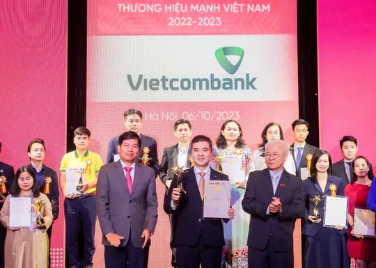 Vietcombank được bình chọn là thương hiệu mạnh dẫn đầu ngành ngân hàng - Ảnh 1.