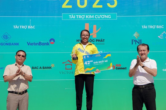 Cựu tuyển thủ Phạm Thị Bình chinh phục Phan Thiết Marathon 2023 - Ảnh 5.
