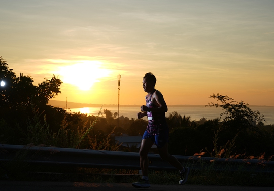 Cựu tuyển thủ Phạm Thị Bình chinh phục Phan Thiết Marathon 2023 - Ảnh 2.