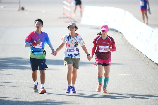 Cựu tuyển thủ Phạm Thị Bình chinh phục Phan Thiết Marathon 2023 - Ảnh 13.