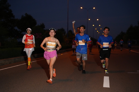 Cựu tuyển thủ Phạm Thị Bình chinh phục Phan Thiết Marathon 2023 - Ảnh 1.