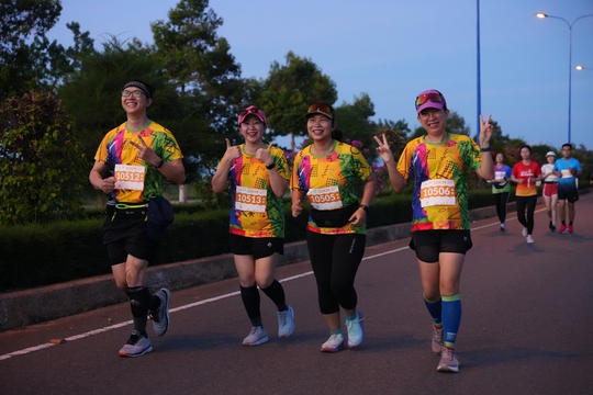 Cựu tuyển thủ Phạm Thị Bình chinh phục Phan Thiết Marathon 2023 - Ảnh 6.