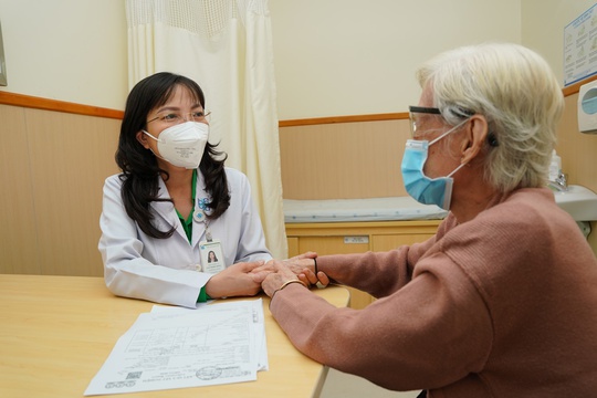 Đừng nhầm tưởng loãng xương chỉ cần uống canxi là ổn - Ảnh 1.