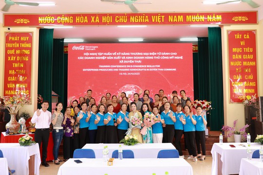 Coca-Cola Việt Nam hỗ trợ đào tạo kỹ năng cho làng nghề thủ công - Ảnh 1.