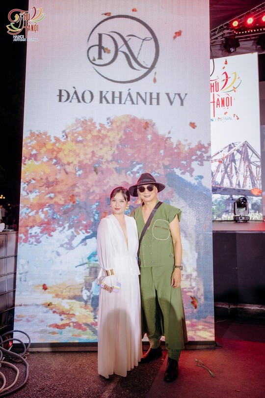 NTK Đào Khánh Vy mang “Hừng Đông” lên sàn diễn Autumn Wedding Fashion show - Ảnh 4.