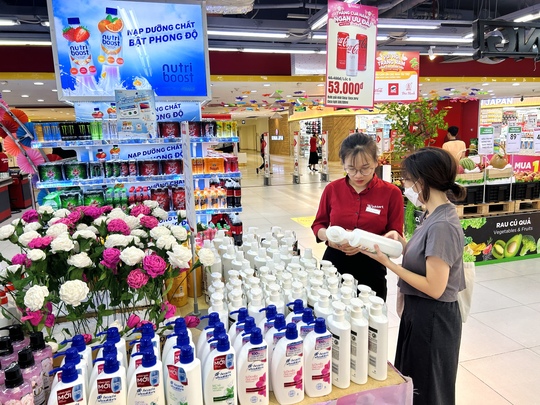 Mừng ngày Phụ nữ Việt Nam, WinMart giảm giá đến 35% hàng trăm mặt hàng - Ảnh 2.