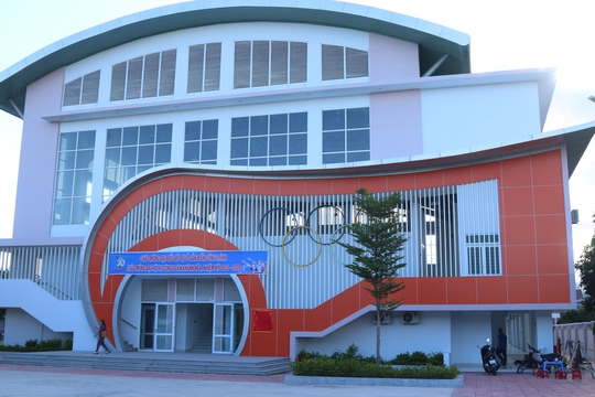 Đại hội XI Công đoàn Khánh Hoà: Gắn biển công trình chào mừng đại hội - Ảnh 1.