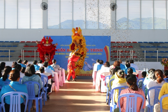 Đại hội XI Công đoàn Khánh Hoà: Gắn biển công trình chào mừng đại hội - Ảnh 4.