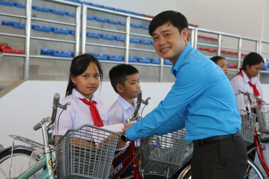 Đại hội XI Công đoàn Khánh Hoà: Gắn biển công trình chào mừng đại hội - Ảnh 7.