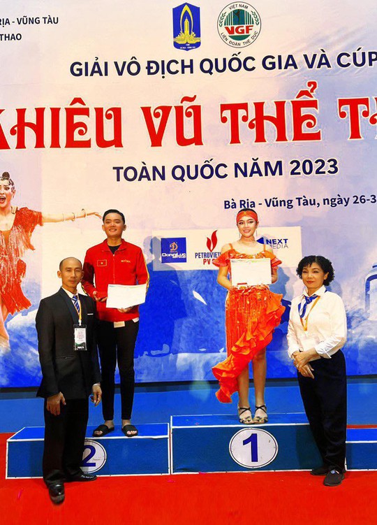 Nguyễn Hồ Hồng Yến đoạt huy chương vàng Dancesport toàn quốc - Ảnh 2.