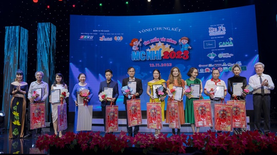 Trương Bảo Ngọc đoạt giải Quán quân Tìm kiếm tài năng MC nhí 2023 - Ảnh 5.